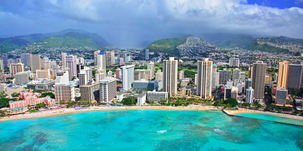 Sitting by the fire or tanning on the beach:  Different vacation places for winter&nbsp;break